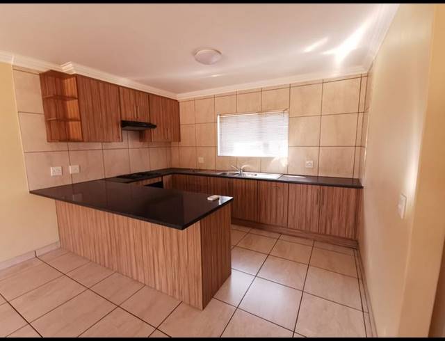 3 BEDROOM PROPERTY TO RENT IN ROTHDENE